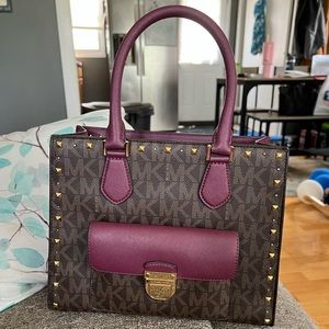 Michael kors plum messenger bag